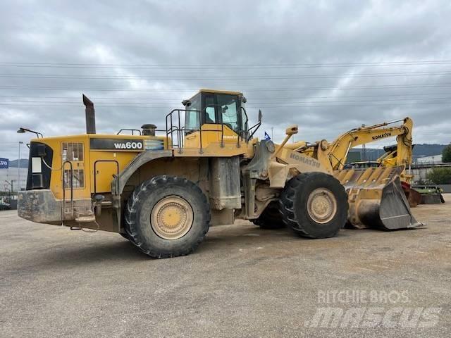 Komatsu WA 600-6 Kolové nakladače
