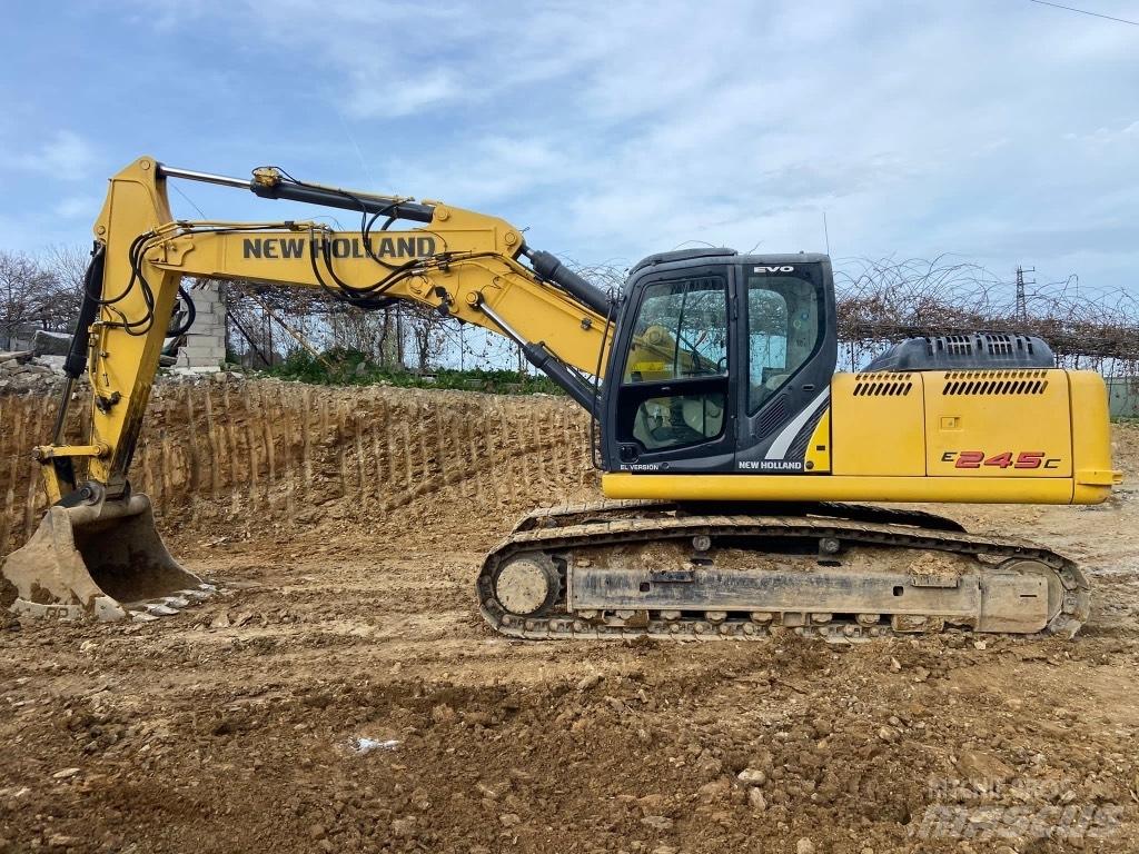 New Holland E245 Pásová rýpadla