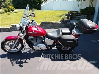 Honda VT1100 Pracovní lodě, bárky a pontony