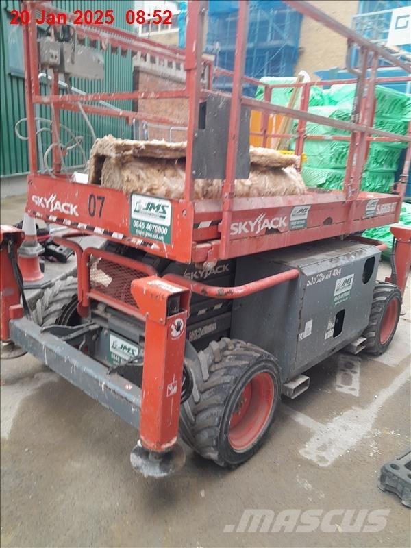 SkyJack 6832 RT Nůžková zvedací plošina