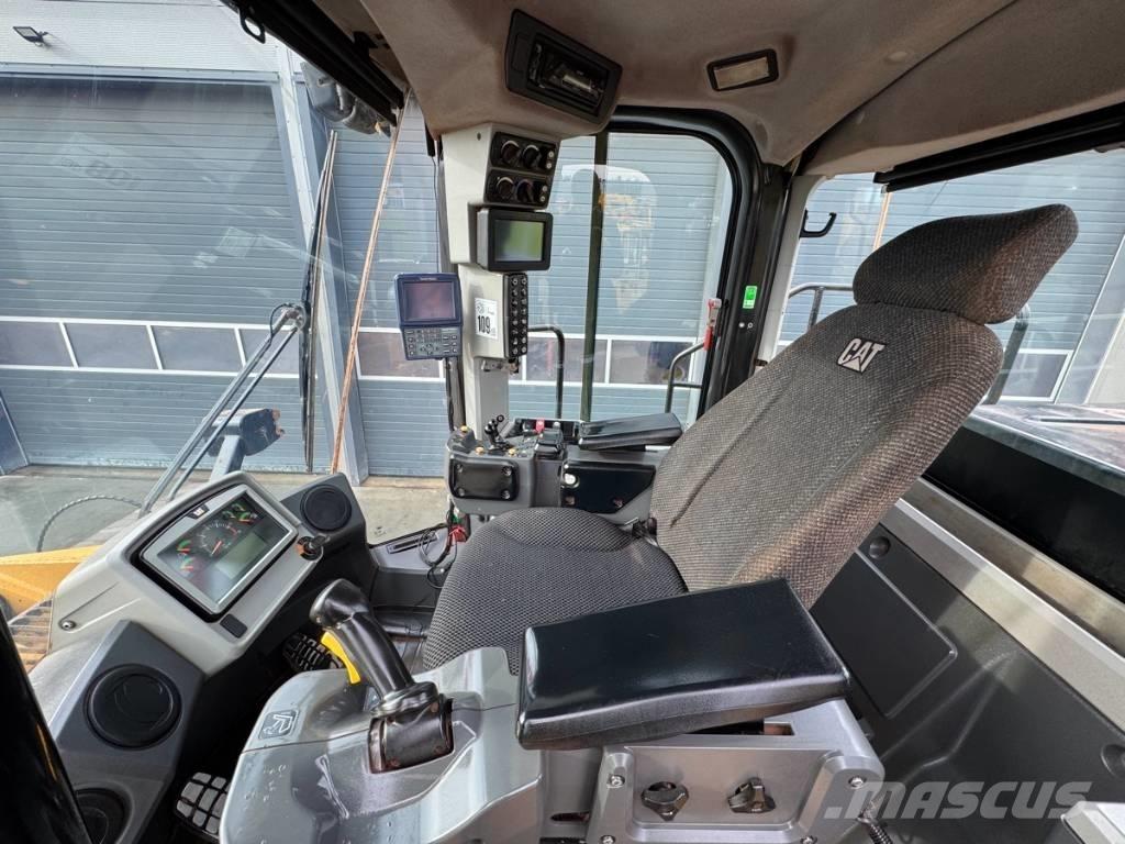 CAT 980M Kolové nakladače