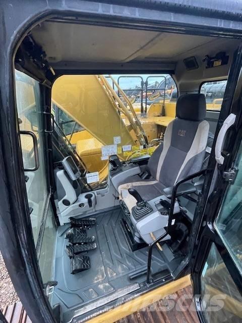 CAT 330FL Pásová rýpadla