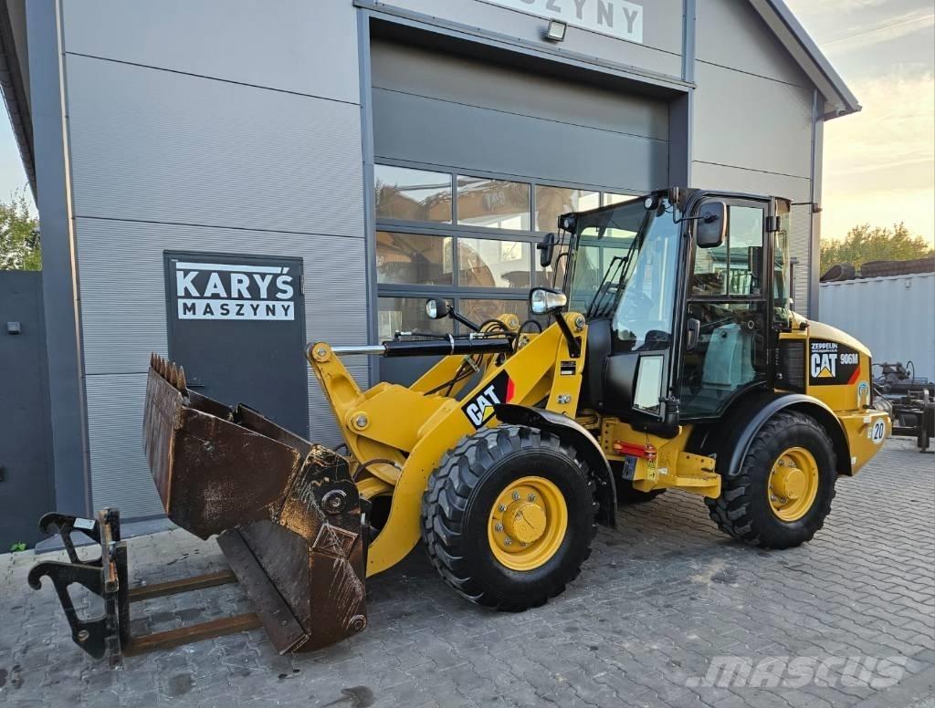 CAT 906 Kolové nakladače
