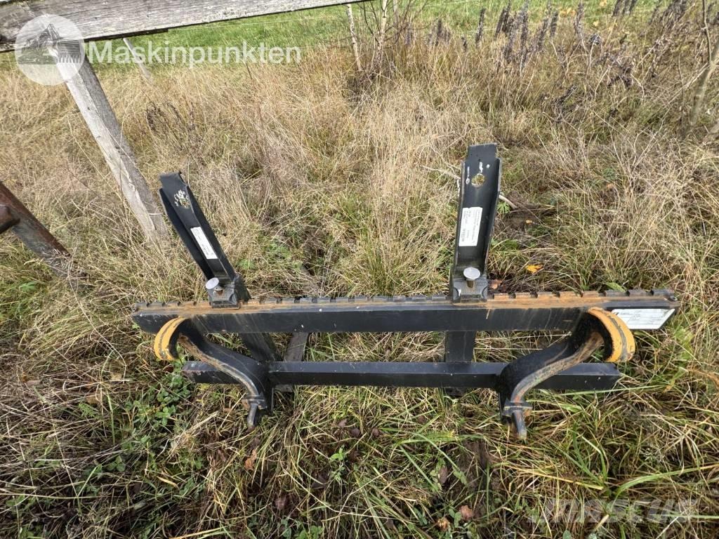 John Deere 5075 E Traktory