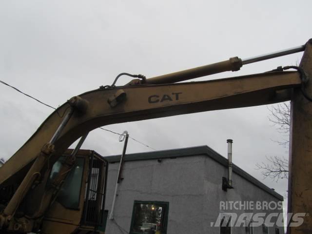 CAT 235 B Pásová rýpadla