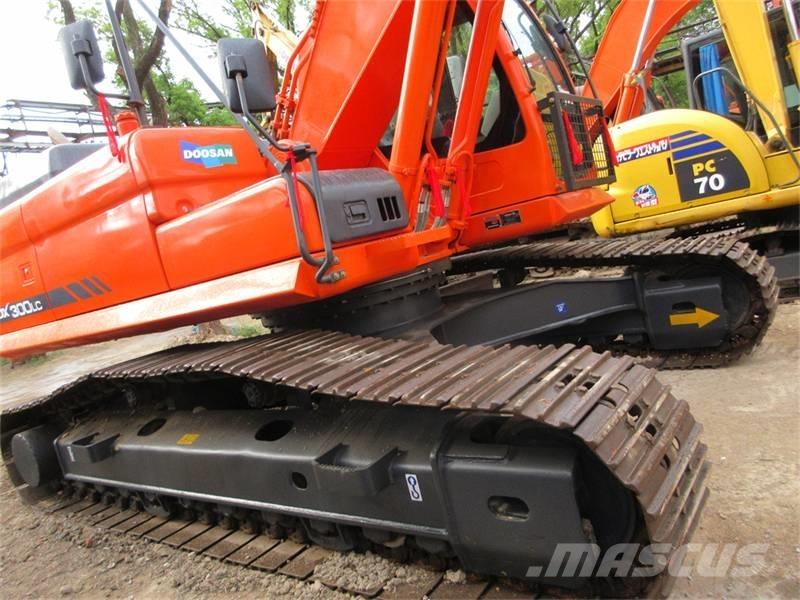 Doosan DX 300 Pásová rýpadla