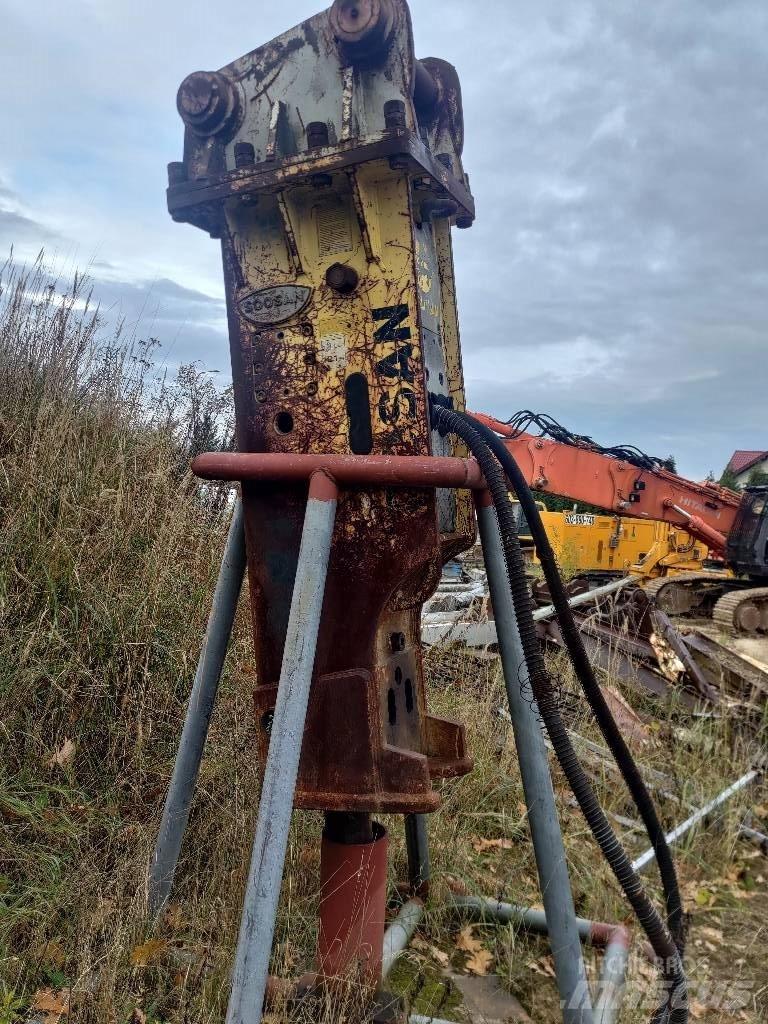 Soosan SB-121-TS-P Bourací kladiva / Sbíječky