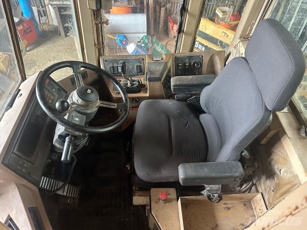 CAT 970 F Kolové nakladače