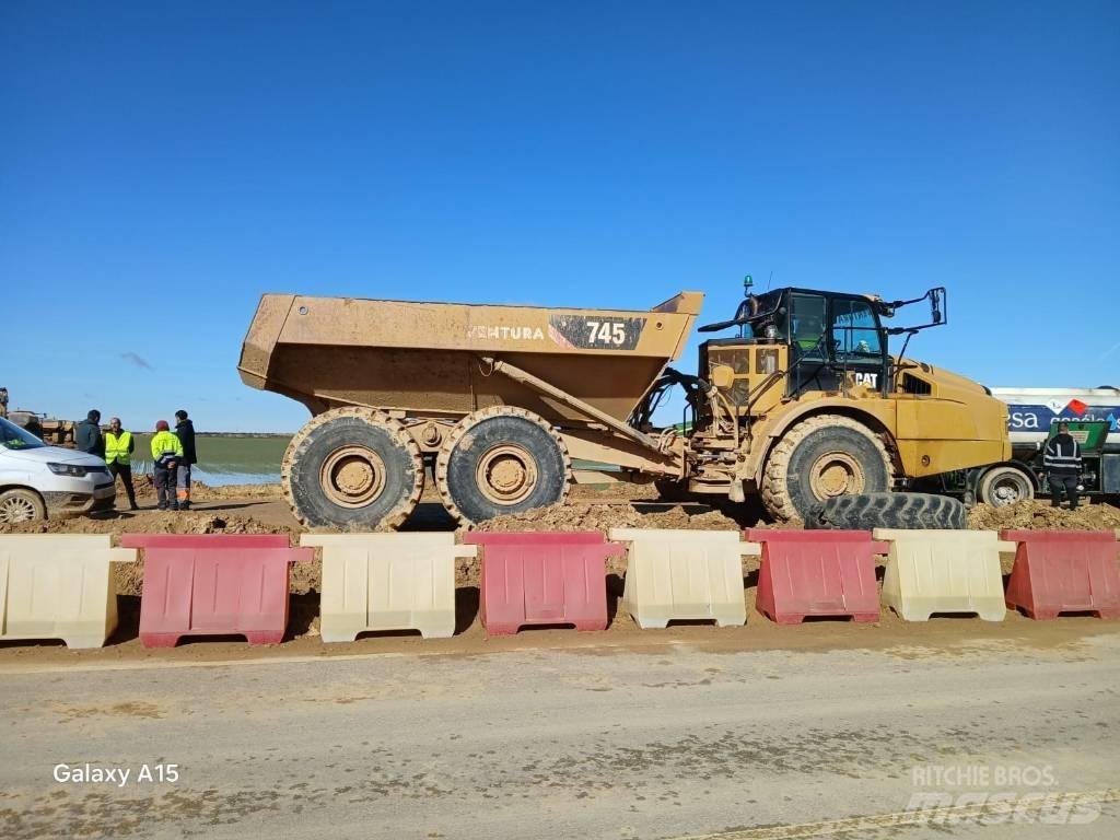 CAT 745 Kloubové dempry