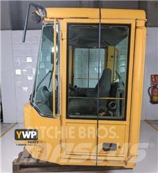 Volvo L 180 E Cab Kabiny a interiér