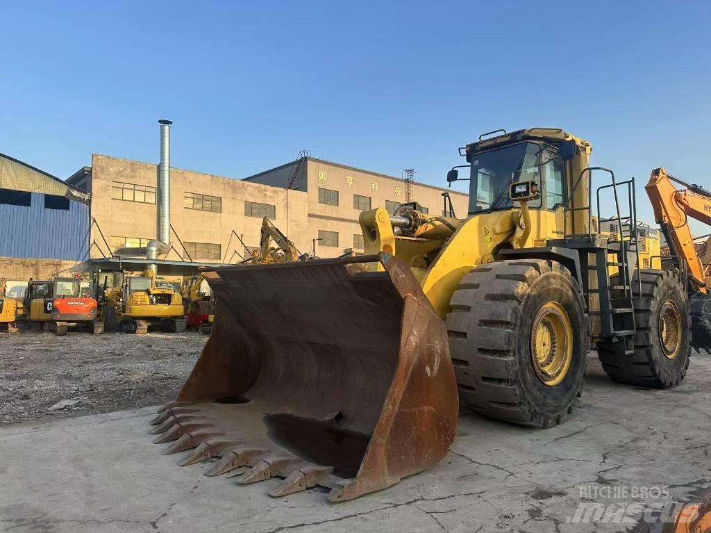 Komatsu WA 600 Kolové nakladače