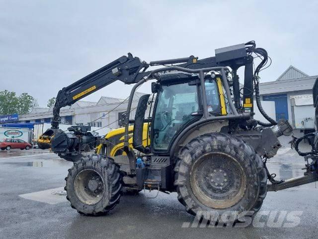 Valtra N153 Lesní traktory