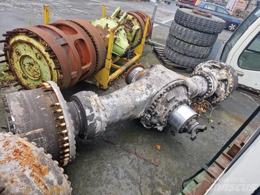 CAT 988 F II Nápravy