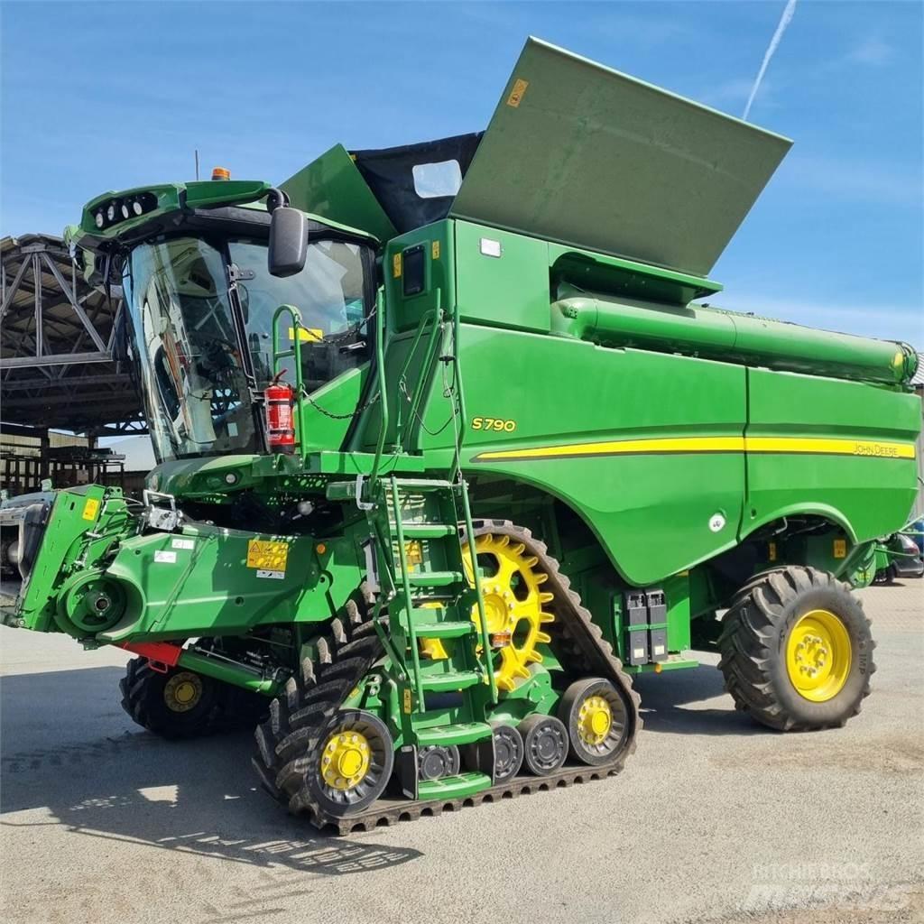 John Deere S 790 Sklízecí mlátičky