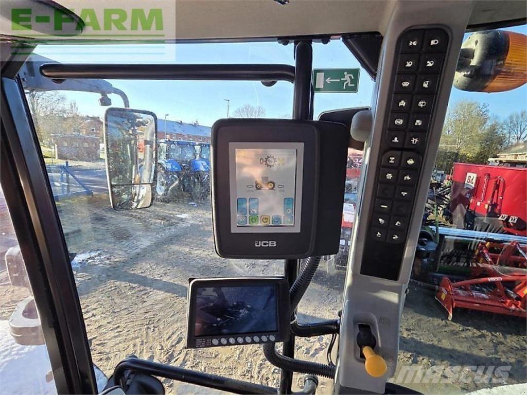 JCB fastrac 8330 Traktory