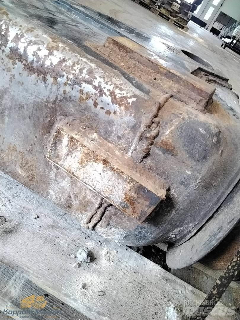 Komatsu 105F Lesní jeřáby