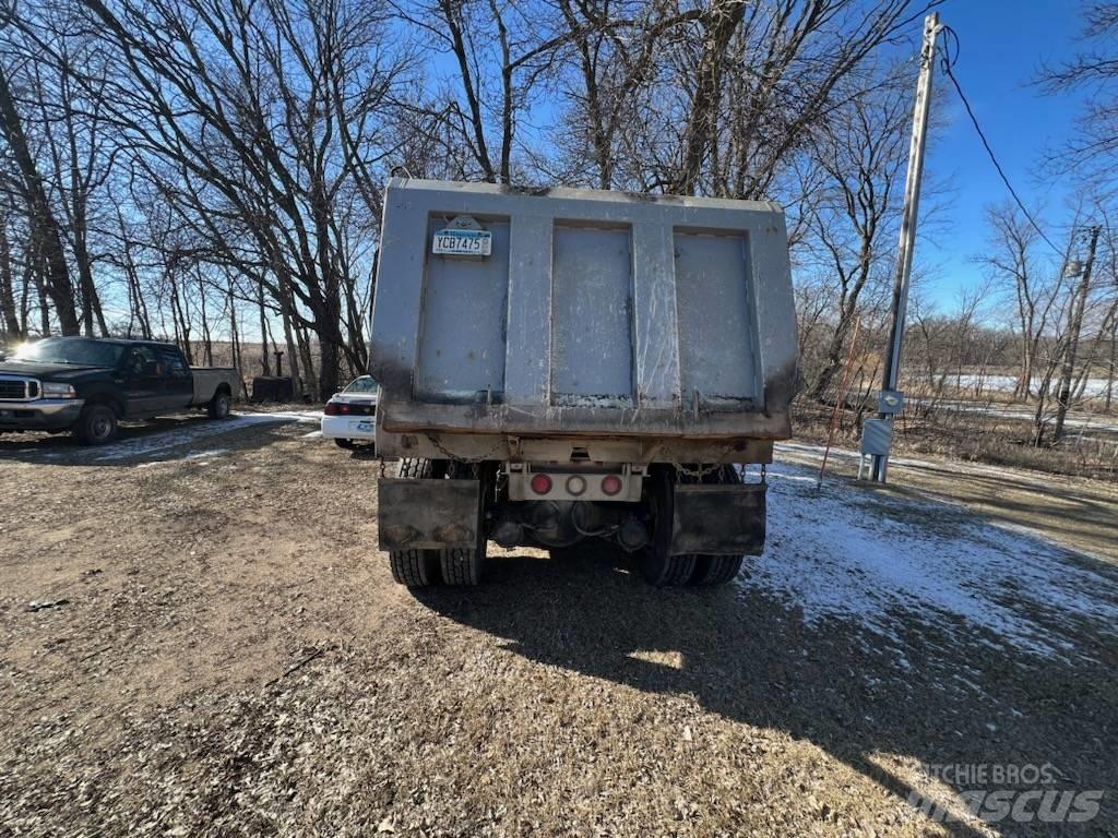 Sterling L 7500 Sklápěče