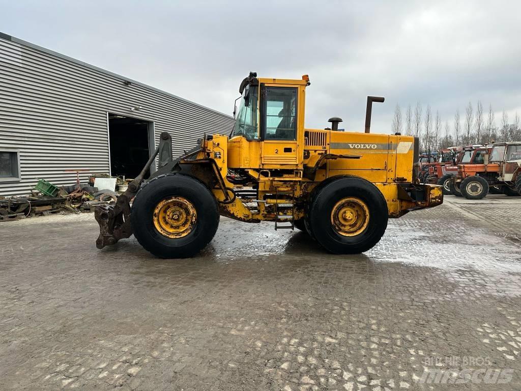 Volvo L120C Kolové nakladače