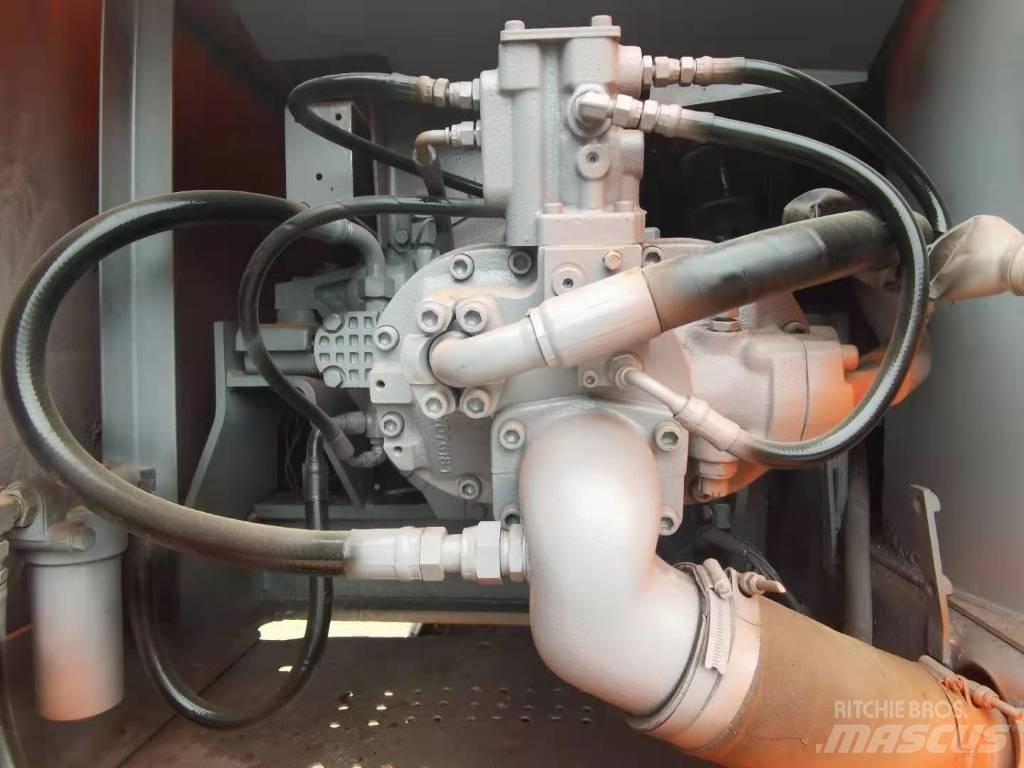 Hitachi EX 200 Pásová rýpadla