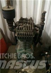 Manitowoc 4000 W Součásti a zařízení k jeřábům