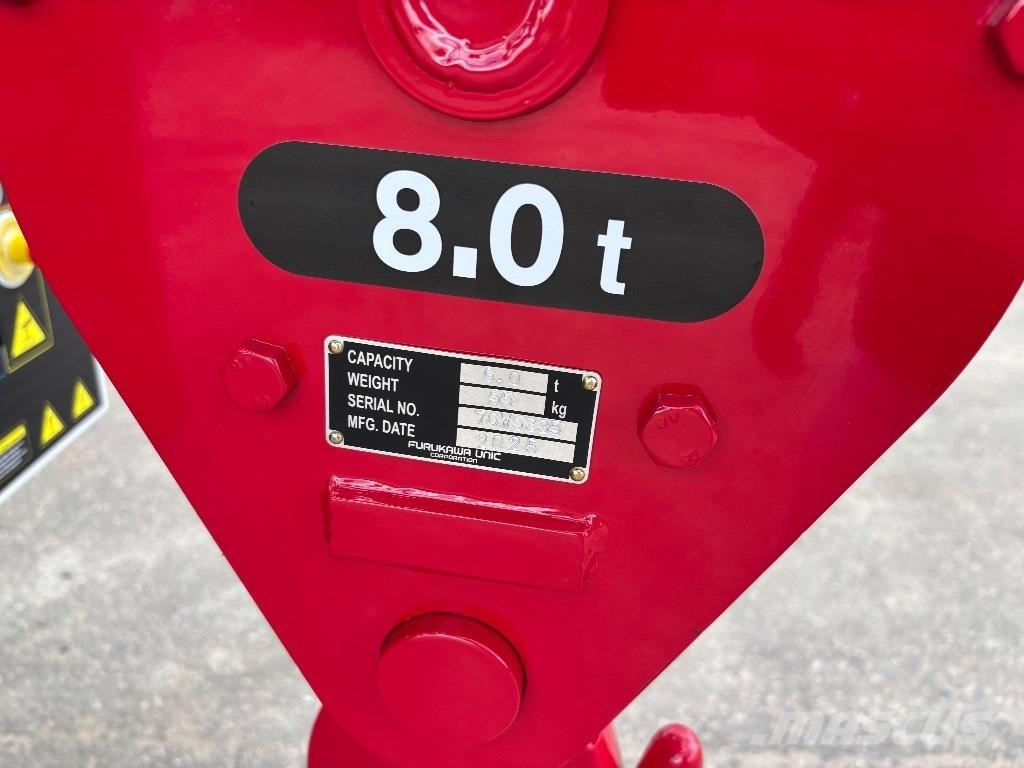 Unic URW 806 Jeřáby pro těžký terén
