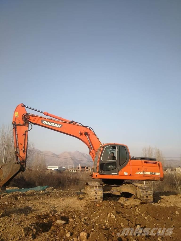 Doosan DX 225 Pásová rýpadla