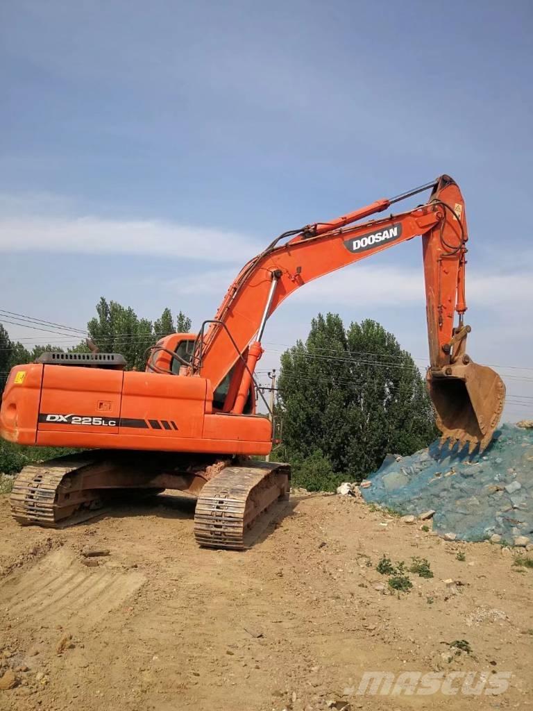 Doosan DX 225 Pásová rýpadla