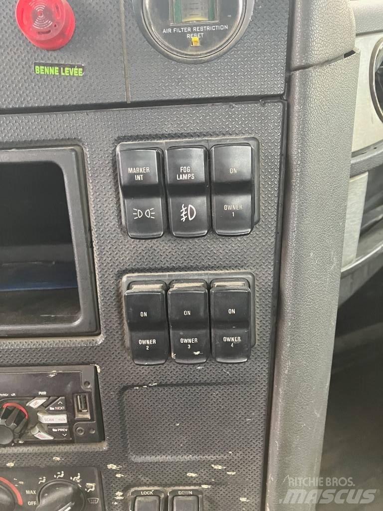 CAT CT 660 Lanový nosič kontejnerů