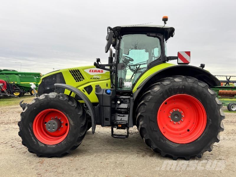 CLAAS AXION 850 Traktory