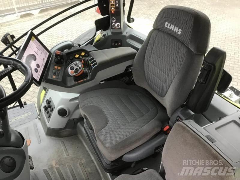 CLAAS AXION 850 Traktory