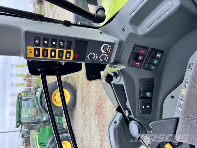 CLAAS AXION 850 Traktory