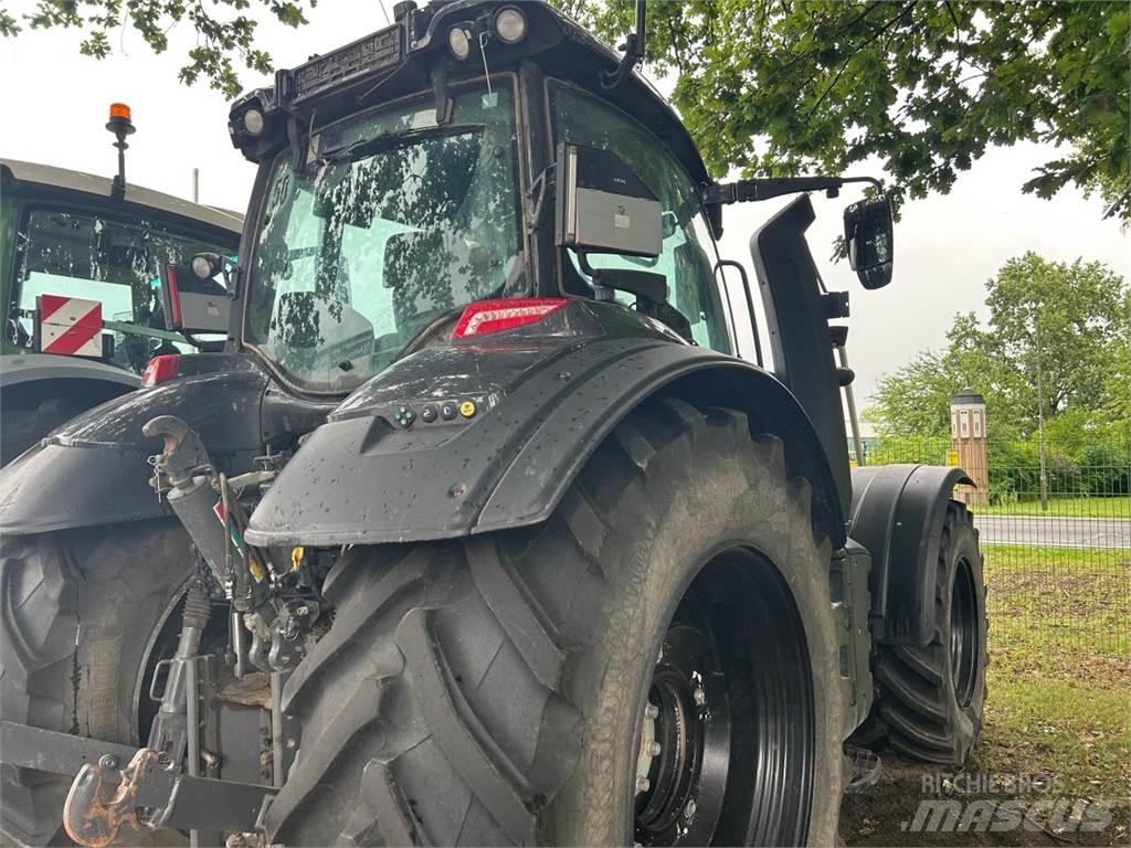 Valtra T 235 D Traktory