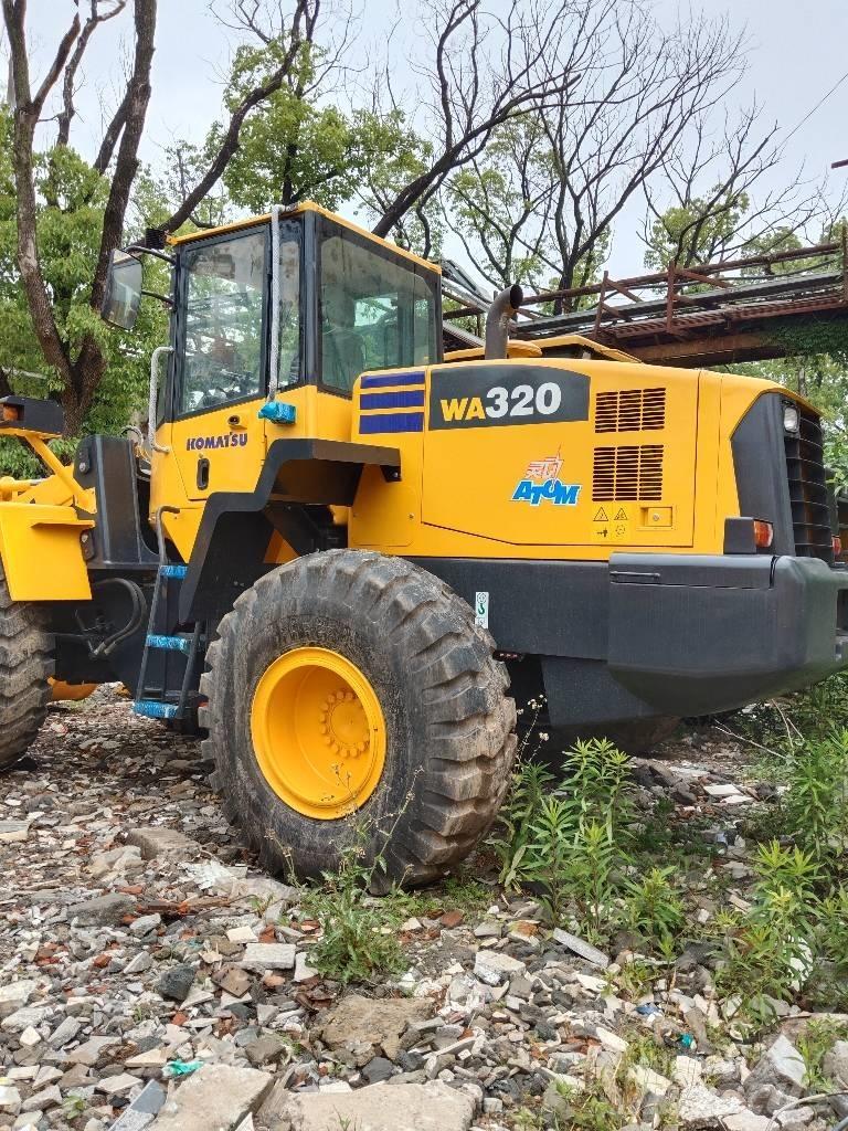 Komatsu WA320-5 Kolové nakladače