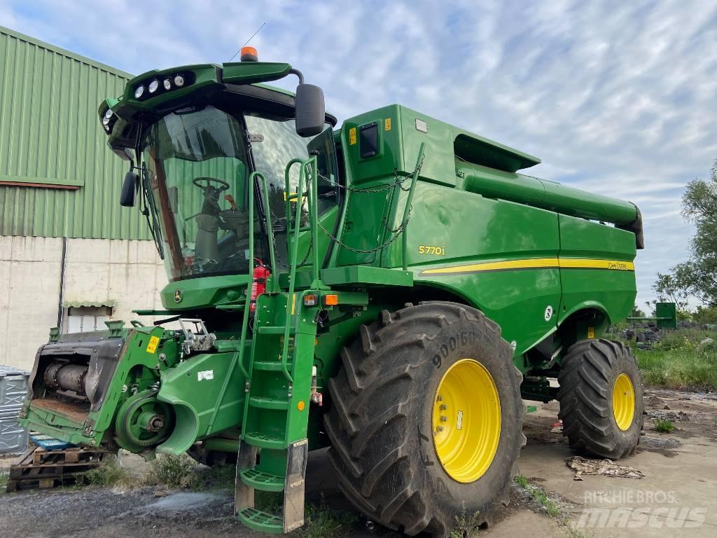 John Deere S770 Sklízecí mlátičky
