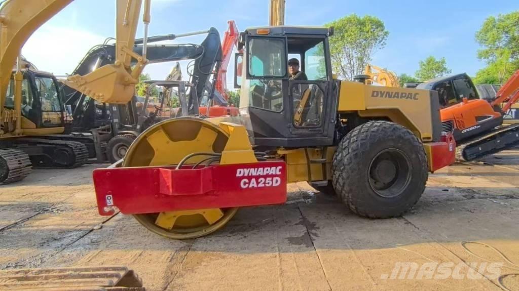 Dynapac CA 25 D Tahačové válce