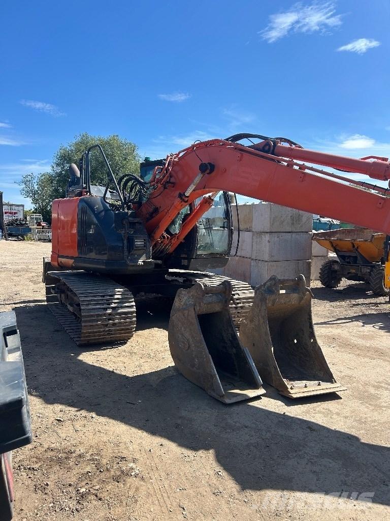 Hitachi ZX 135 US-6 Pásová rýpadla