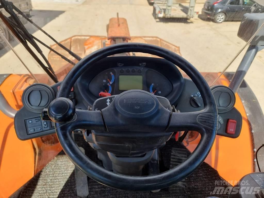 Hitachi ZW 220 Kolové nakladače