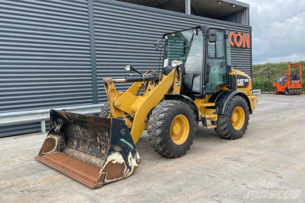 CAT 908M Kolové nakladače