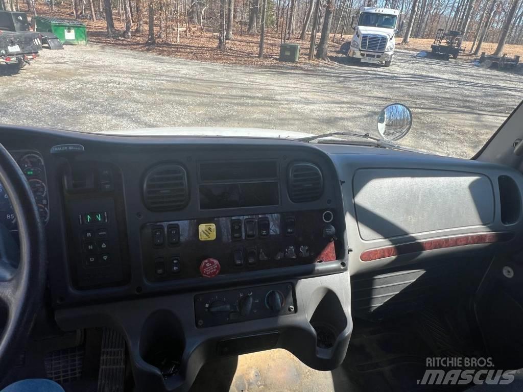 Freightliner M2106 Tahače