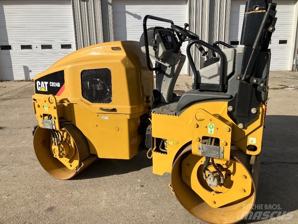 CAT CB 24 B Tandemové válce
