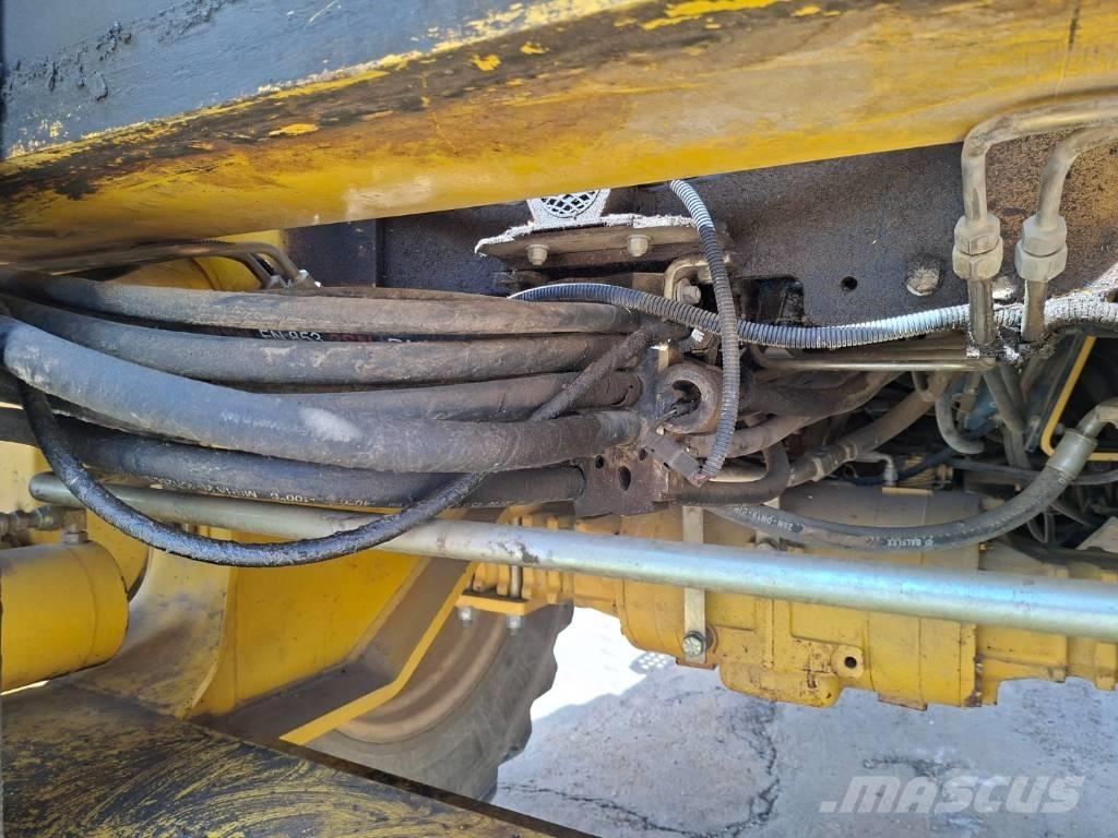 Komatsu WB 91 R Rýpadlo-nakladače