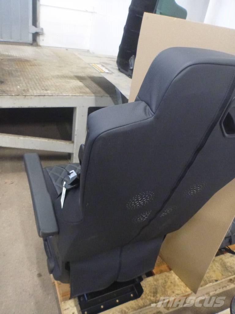 Mercedes-Benz Actros Kabiny a interiér