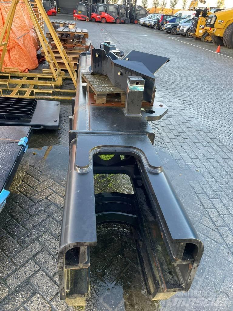 CAT 390 F L Podvozky a zavěšení kol