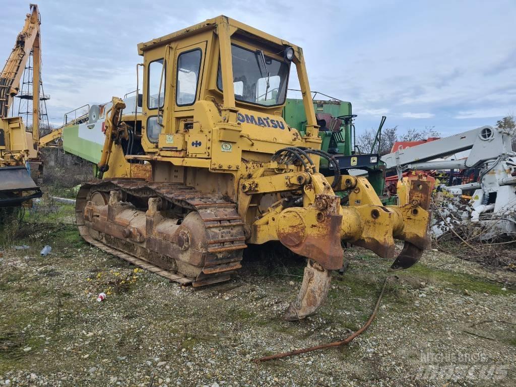 Komatsu D 85-18 Pásové dozery