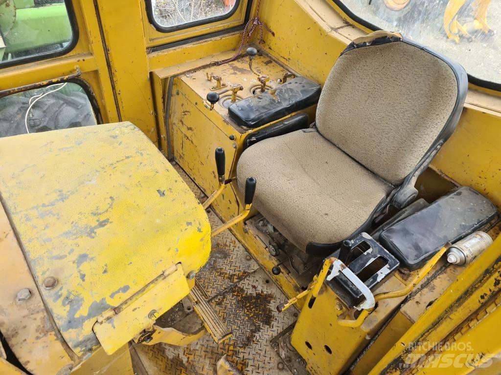Komatsu D 85-18 Pásové dozery