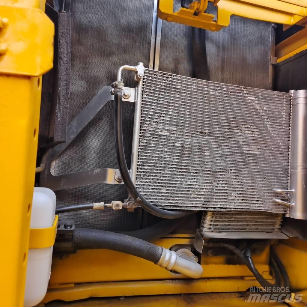Komatsu PC 200-8 Pásová rýpadla