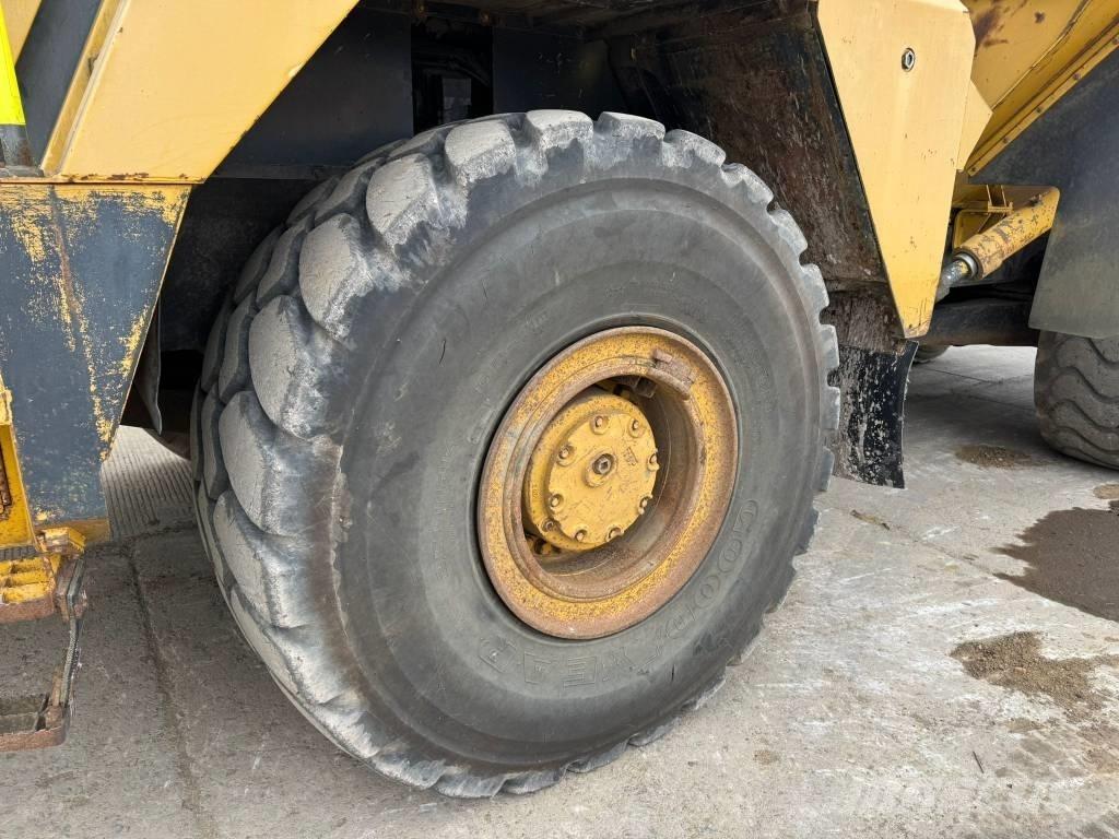 Komatsu HM 350-1 Kloubové dempry