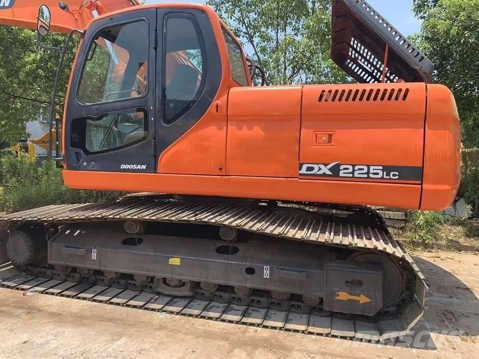 Doosan DX 225 Pásová rýpadla