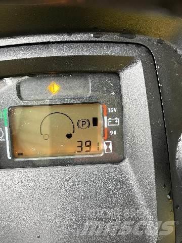 John Deere X590 Samojízdné sekačky