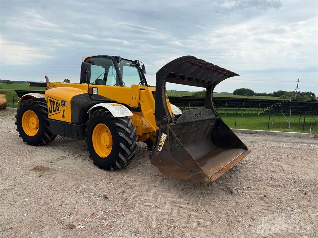 JCB  Teleskopické manipulátory
